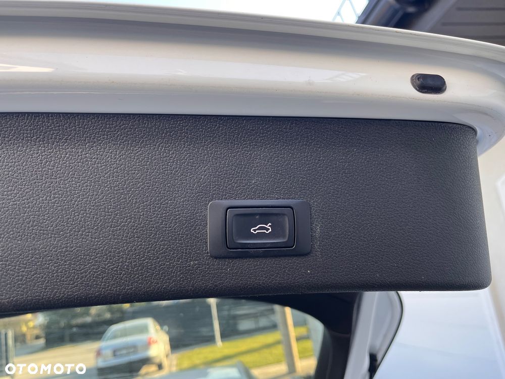 Audi A4 Avant 2.0 TDI DPF quattro S tronic S line Sportpaket - 27