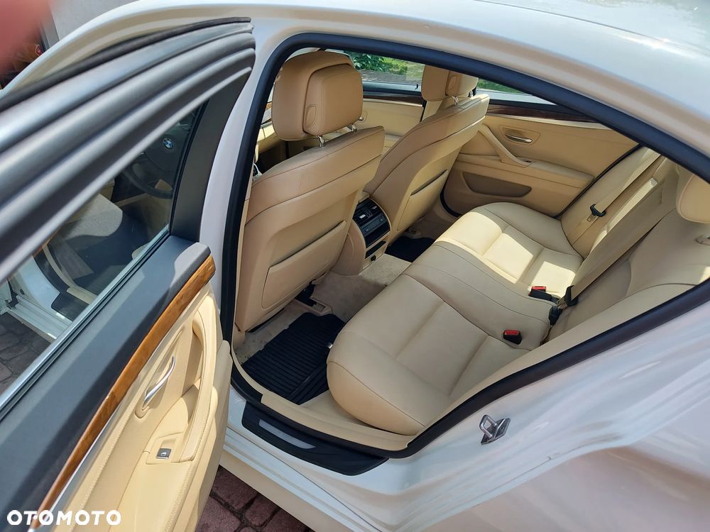 BMW Seria 5 535i xDrive - 6