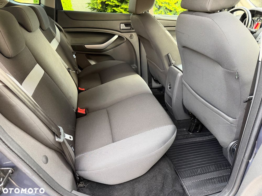 Ford Kuga 2.0 TDCi 2x4 Titanium - 34
