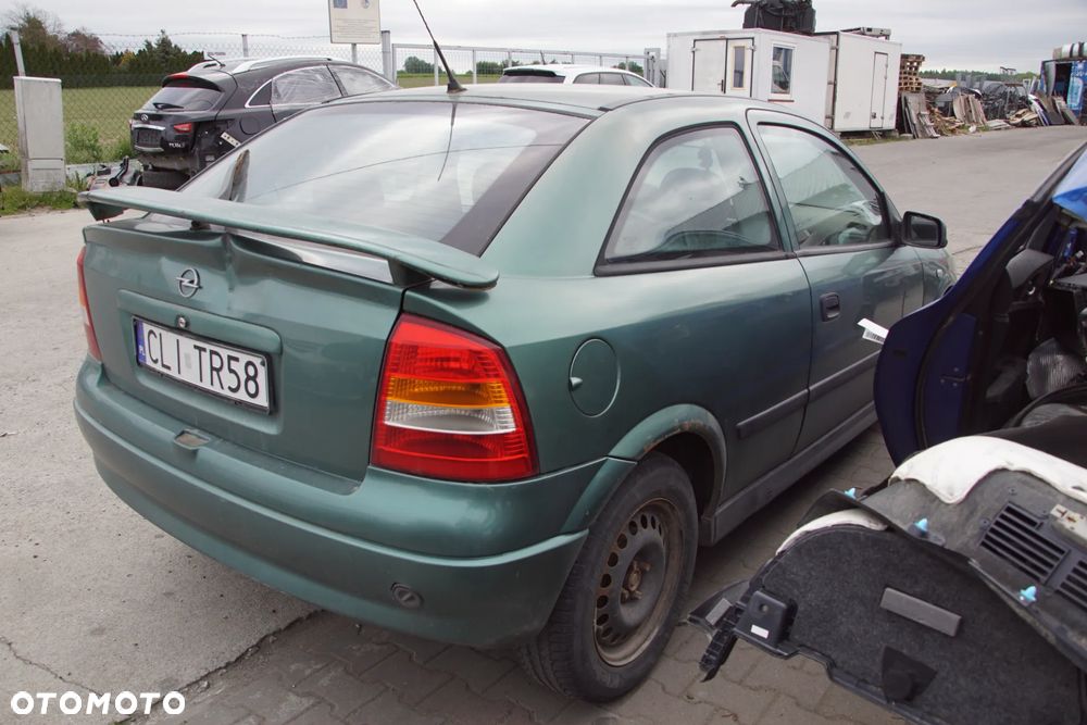 Auto na części - Opel Astra II G 1.6 16V 100 KM X16XEL F17 Z374 1998R Silnik Skrzynia Drzwi Maska Błotnik Zderzak Lampa Lusterko Klamka Szyba Deska Kokpit Sterownik Moduł Czujnik Licznik Panel Kierownica - 6