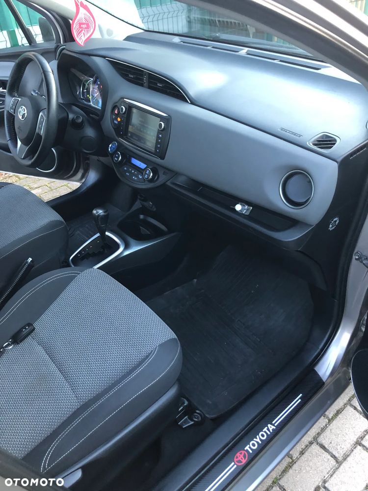 Toyota Yaris Hybrid 100 Selection Passion - 15