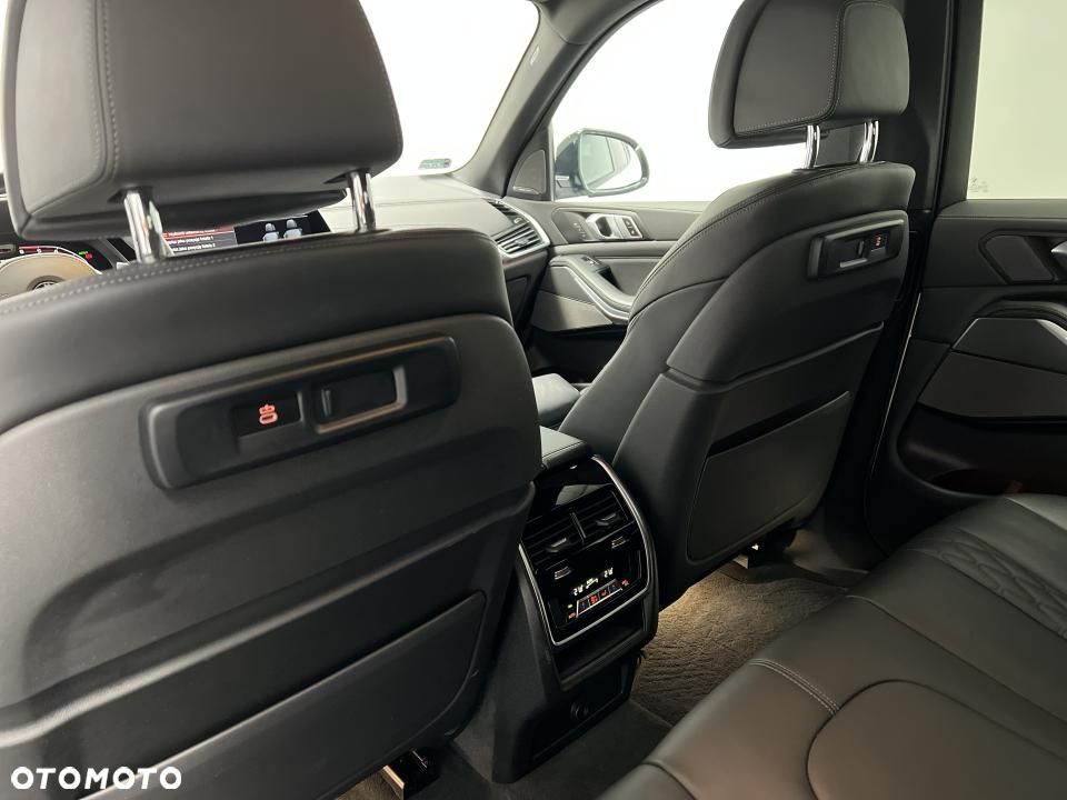 BMW X5 M M50d - 23