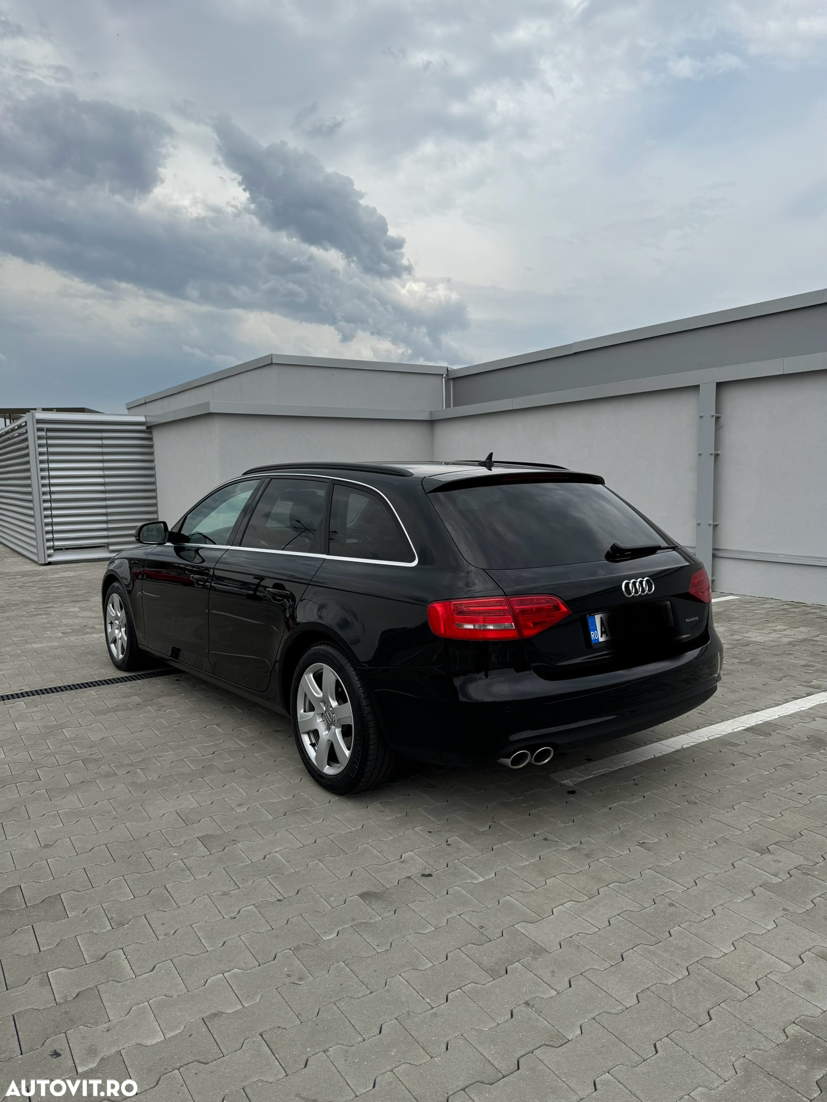 Audi A4 Avant 2.0 40 TDI quattro S tronic Advanced - 25