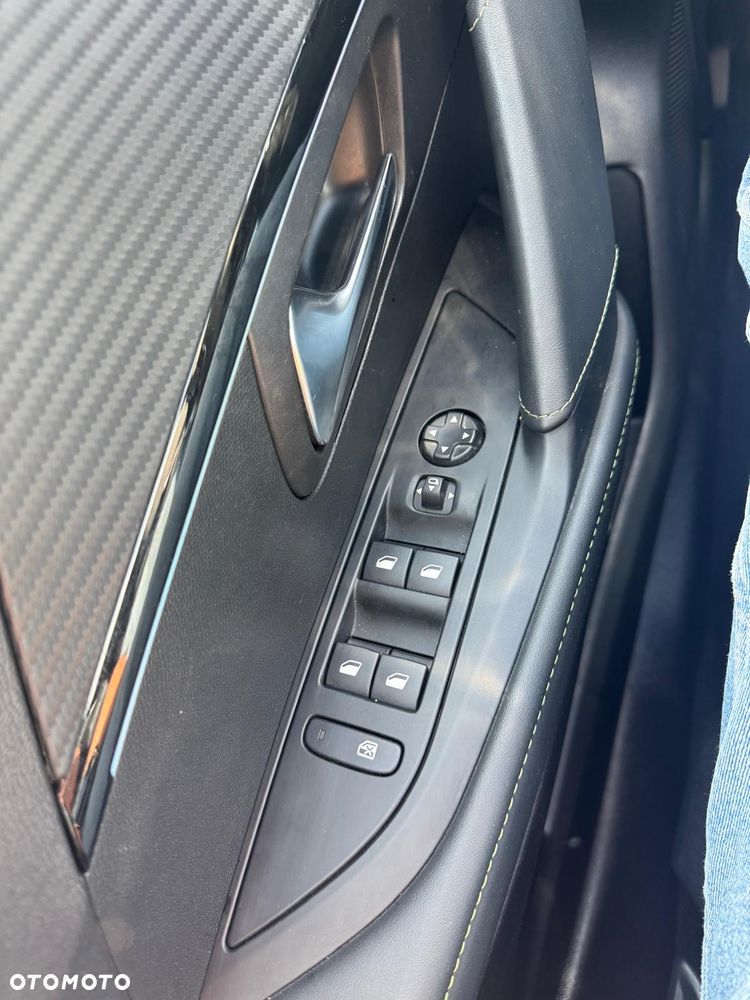 Peugeot 208 PureTech 100 EAT8 GT - 12