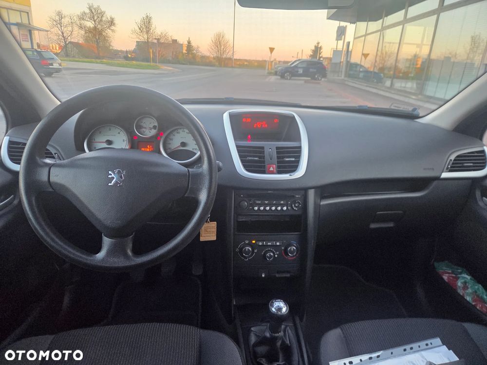 Peugeot 207 - 10