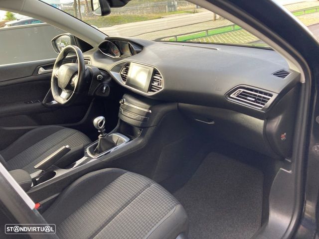 Peugeot 308 1.5 BlueHDi Style - 32