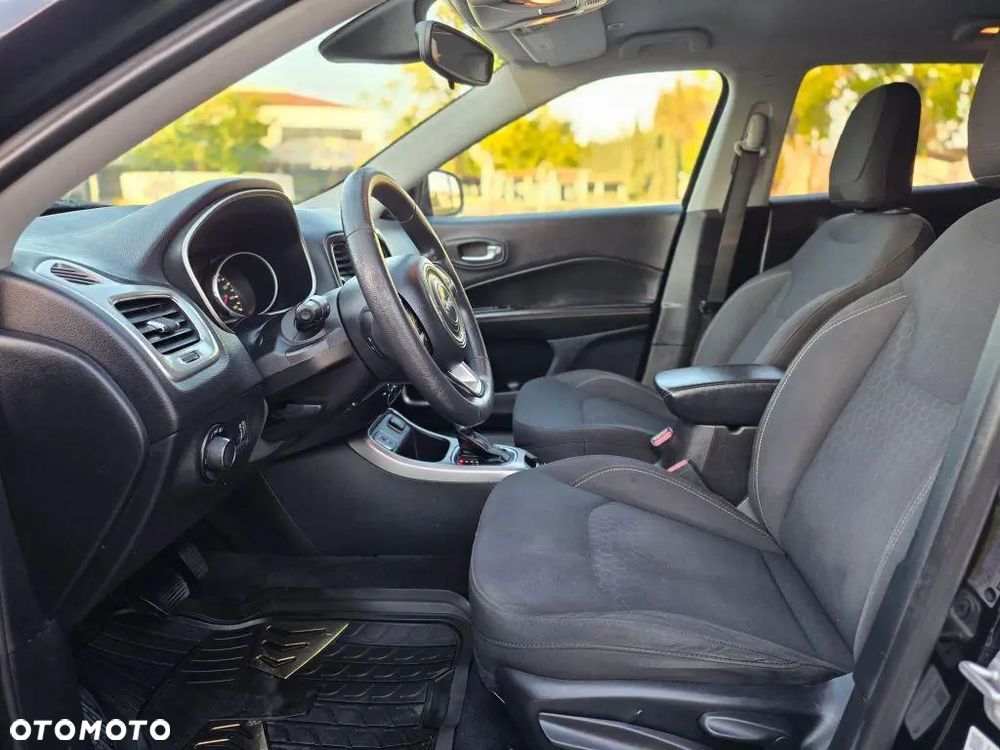 Jeep Compass - 10