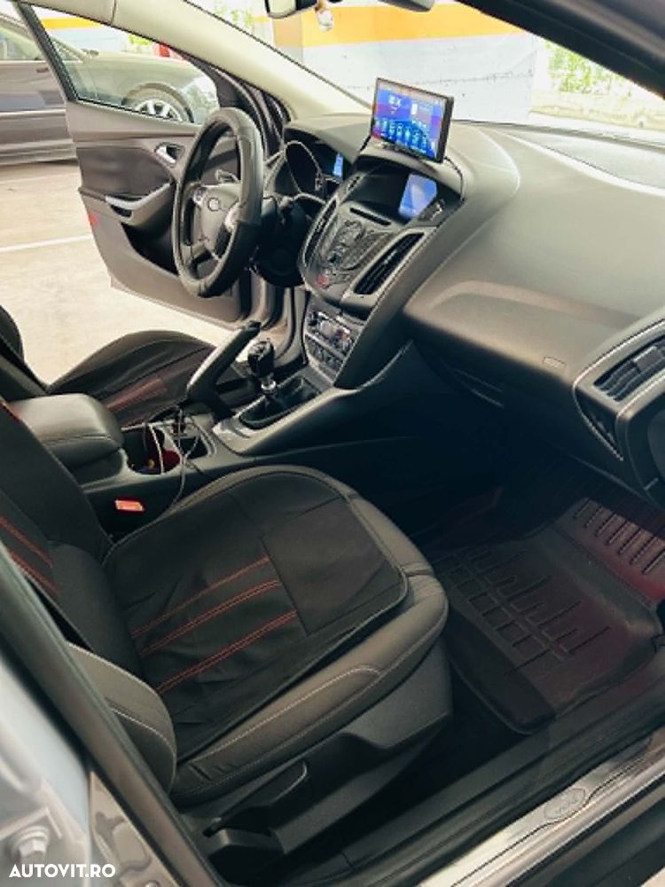 Ford Focus - 32