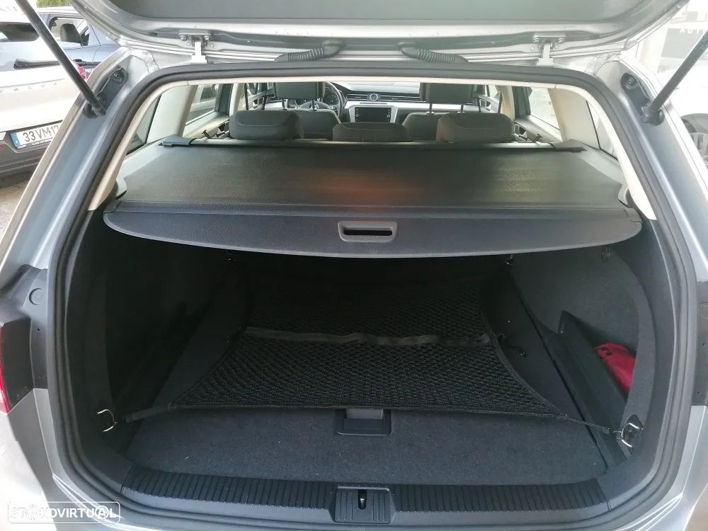 VW Passat Variant 1.6 TDI Confortline - 11
