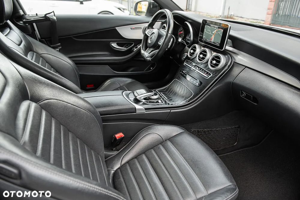 Mercedes-Benz Klasa C 200 4Matic 9G-TRONIC AMG Line - 32