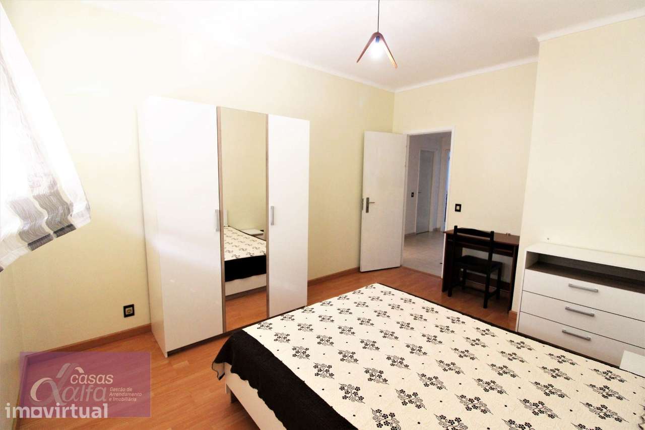 Quarto a meninas estudante/ trabalhadora em apartamento T4 junto d... - Grande imagem: 2/10