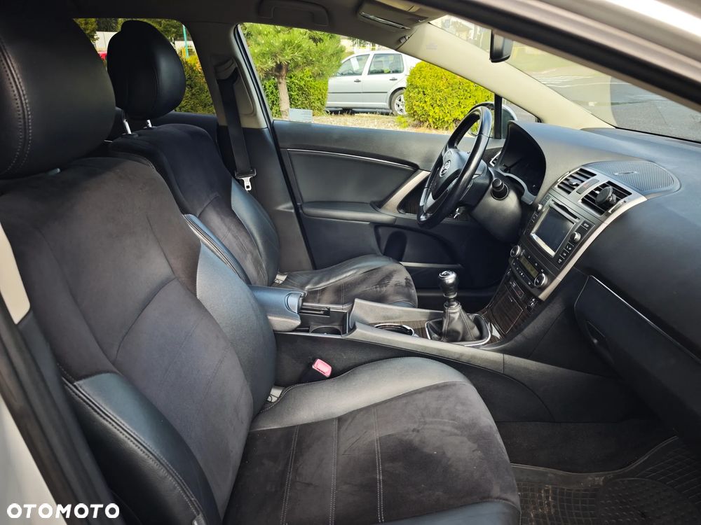 Toyota Avensis 2.0 Premium - 8