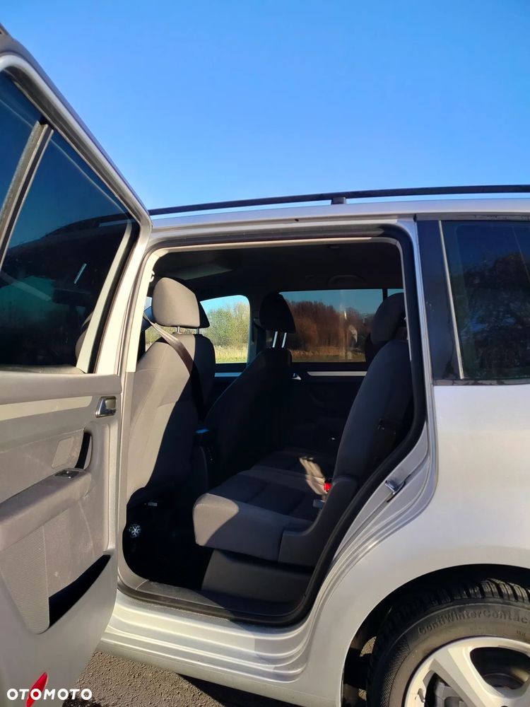 Volkswagen Touran 1.6 TDI DPF BlueMotion Technology Comfortline - 16