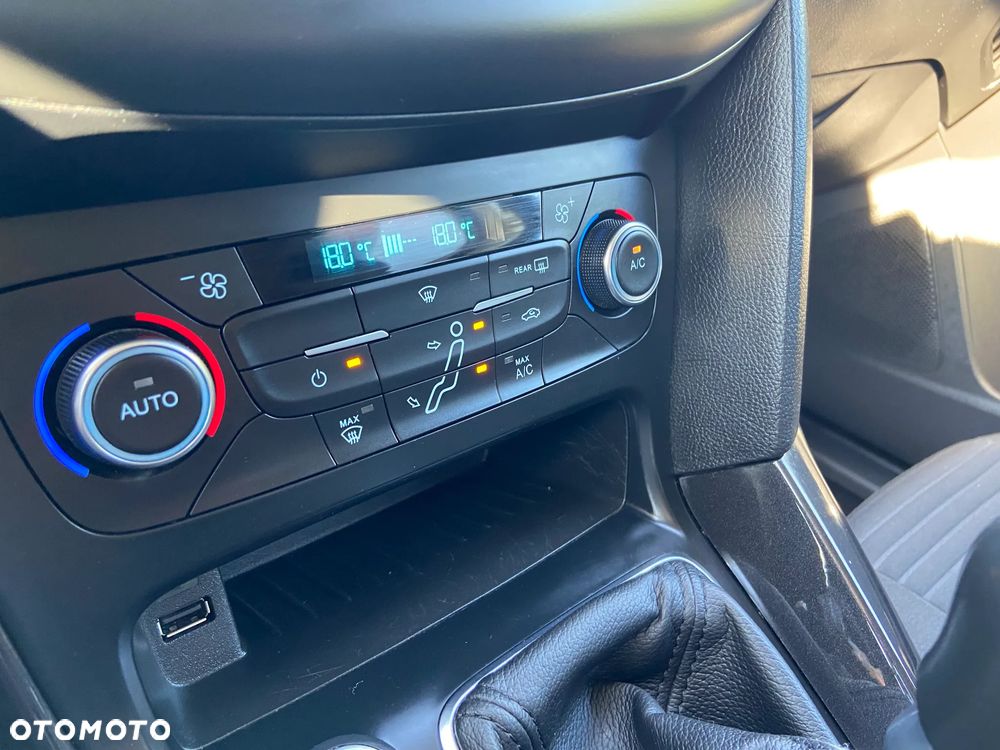 Ford Focus 1.0 EcoBoost Titanium - 21