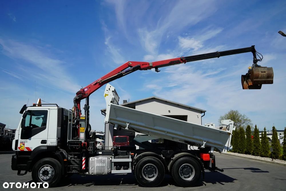 Iveco TRAKKER 360 / 6x4 / WYWROTKA DWUSTRONNA + HYDROBURTA / + HDS HMF 1643 Z2 / ŁYŻKA CHWYTAKOWA / ROTATOR / PILOT - 4