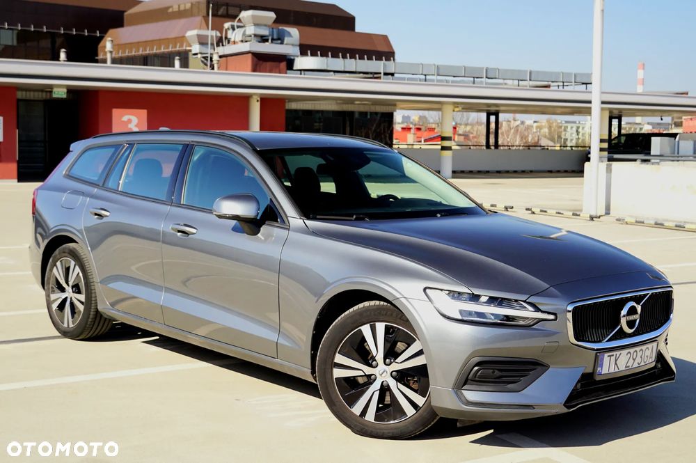 Volvo V60 B3 B DKG Momentum Core - 1