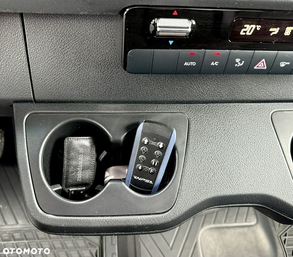Mercedes-Benz Sprinter - 16