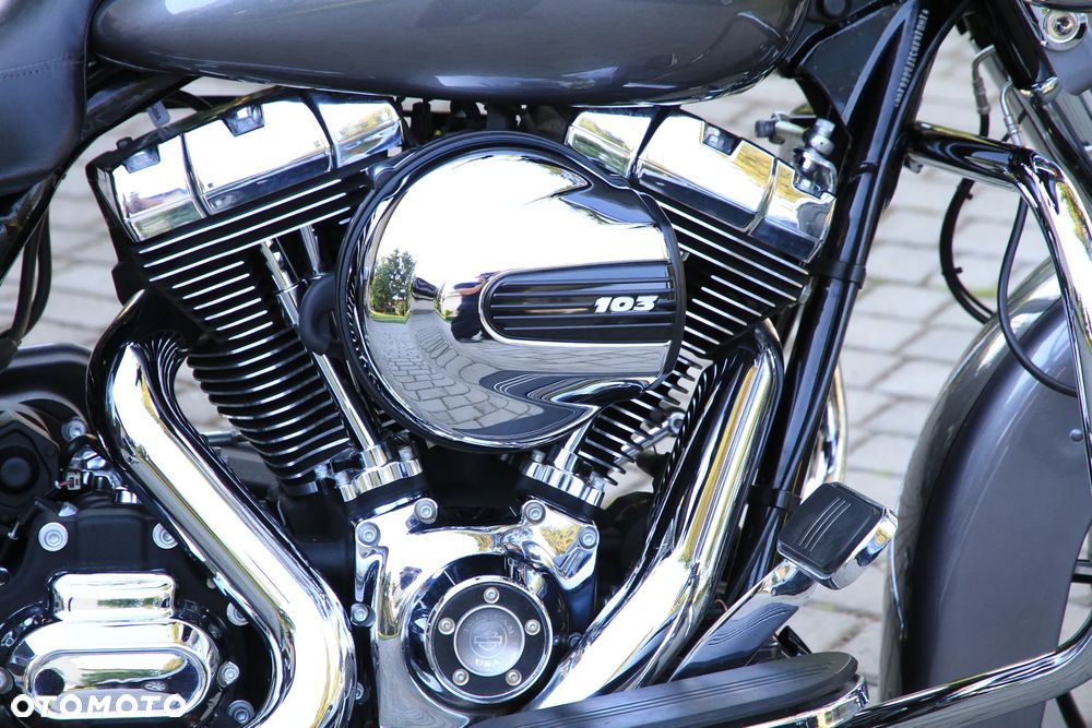 Harley-Davidson Touring Street Glide - 12
