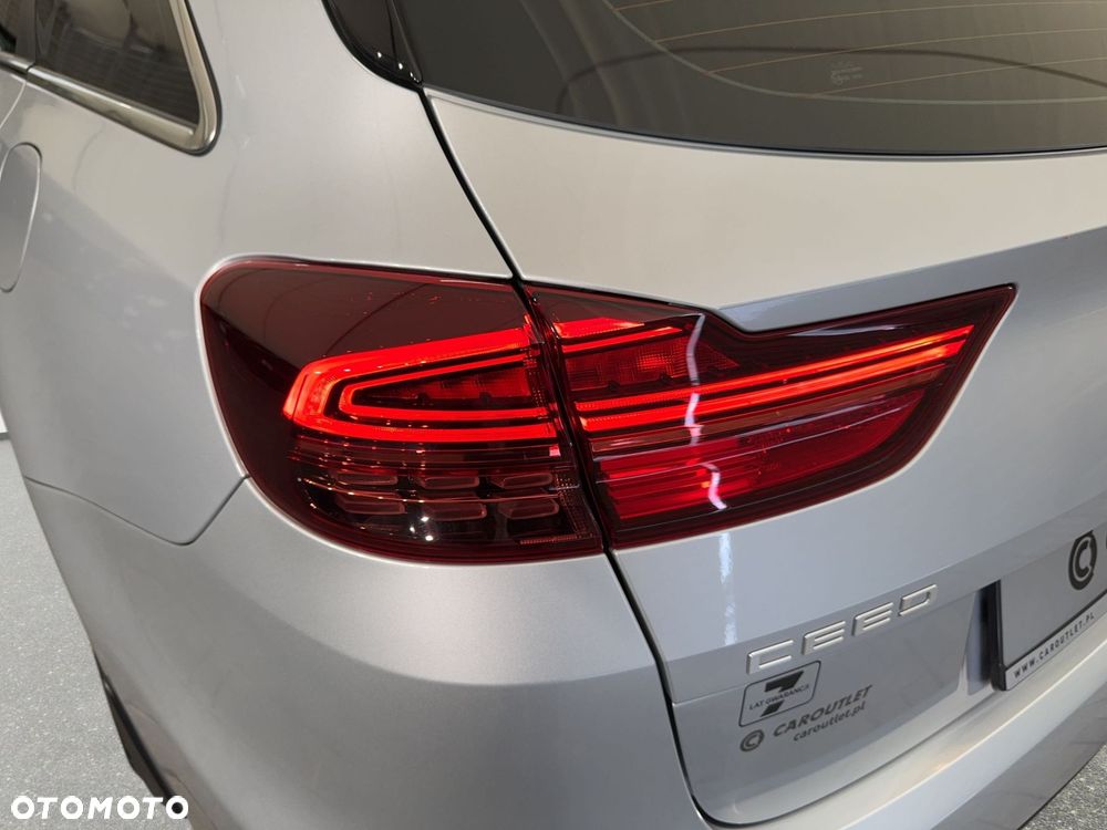 Kia Ceed - 12