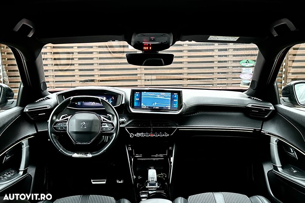 Peugeot 2008 PureTech 130 EAT8 GT Exclusive - 11