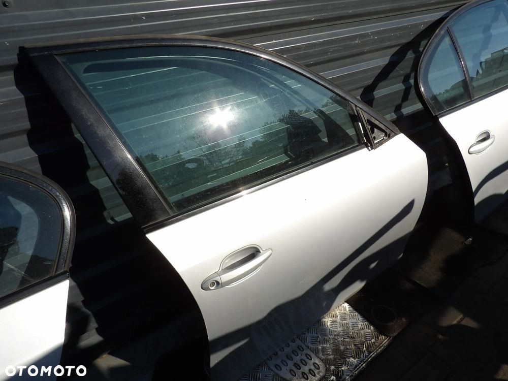 BMW - E60 - KOLOR 354 - DRZWI PRAWY PRZÓD - ORYGINAŁ - 1