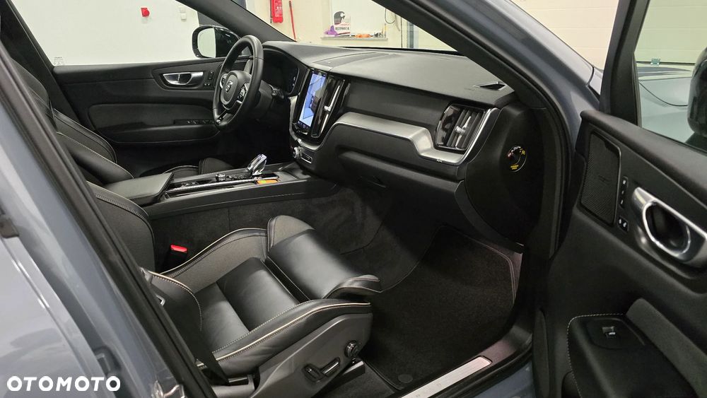 Volvo XC 60 B4 B Plus Dark - 8