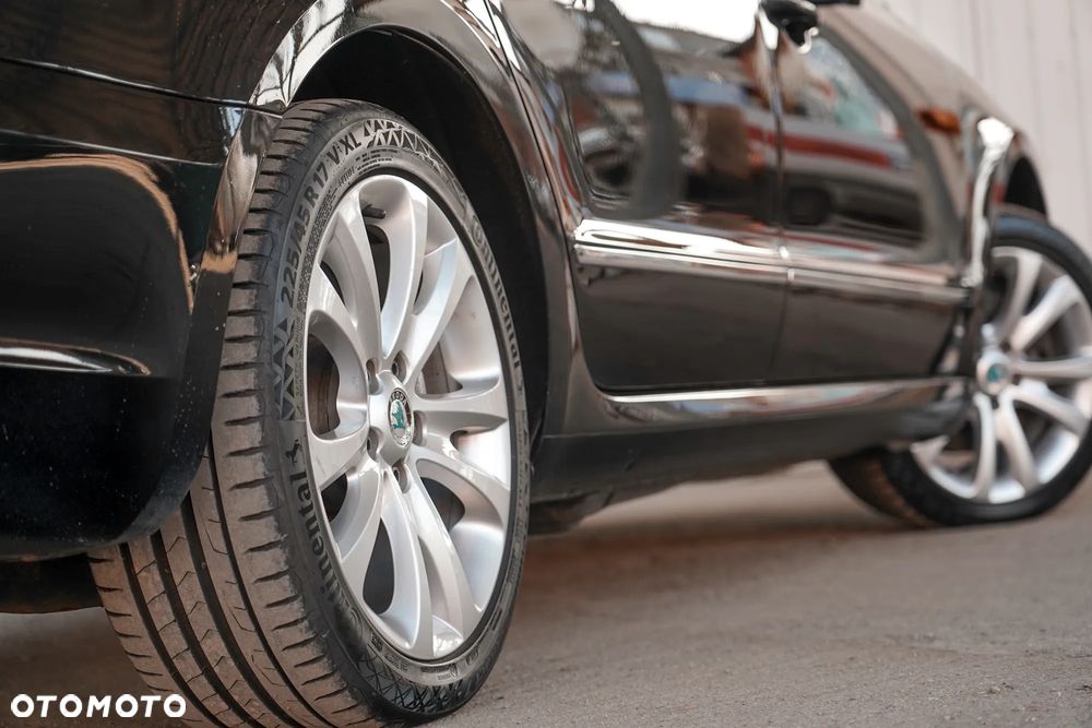 Skoda Superb 2.0 TDI DSG FAMILY - 17