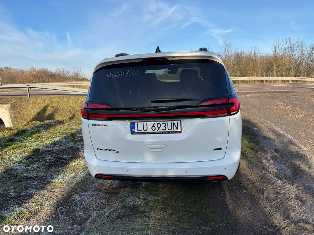 Chrysler Pacifica - 4