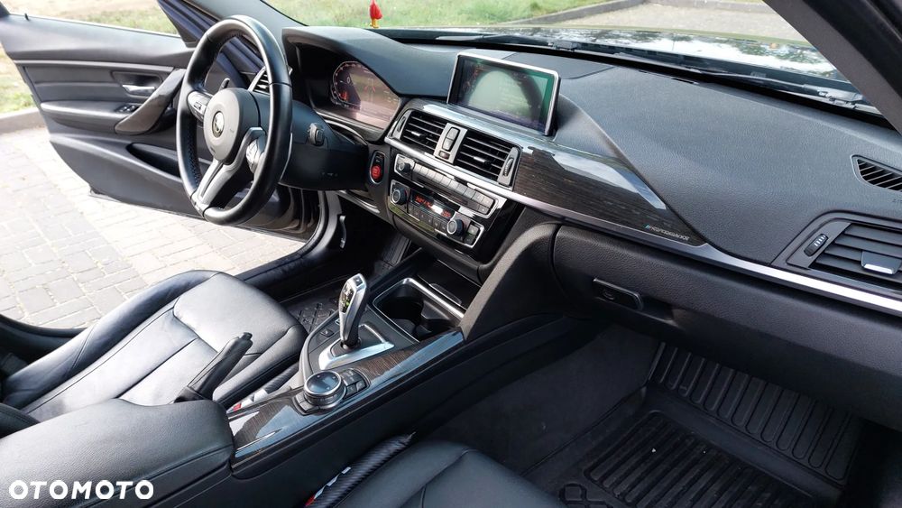 BMW Seria 3 328i xDrive Sport-Aut Luxury Line - 33