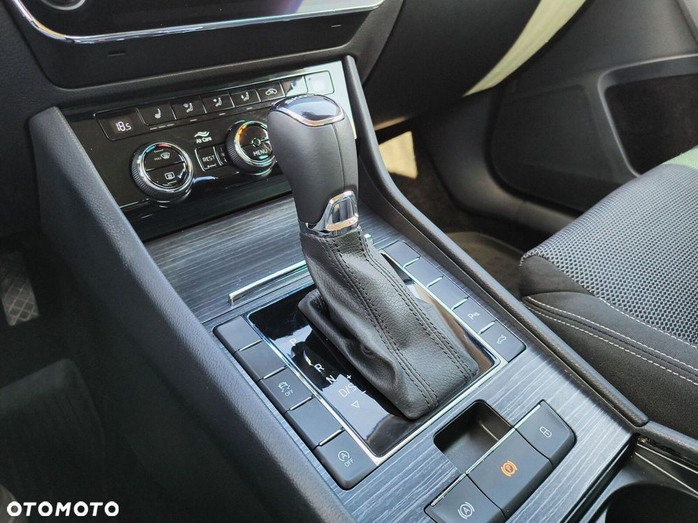 Skoda Superb 2.0 TSI Style DSG - 23