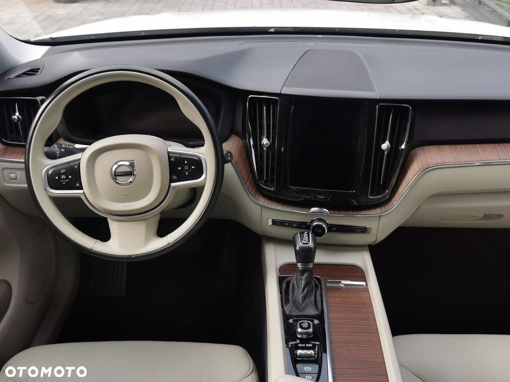 Volvo XC 60 T5 AWD Geartronic Momentum Pro - 22