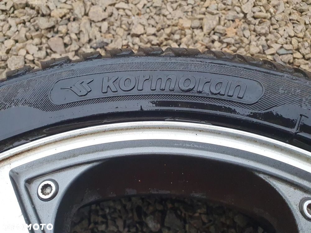 VOLKSWAGEN R17 UNIKATOWE ORYGINALNE FELGI ALUMINIOWE 17" 7J ET38 5X100 ALUFELGI 1J0601025S + OPONY CAŁOROCZNE CAŁOSEZONOWE PRAWIE JAK NOWE 4x KORMORAN ALL SEASON 225/45/R17 pow. 7mm 2022r KOMPLET KÓŁ 4 SZTUKI SANTA MONICA GOLF IV GTI - 7