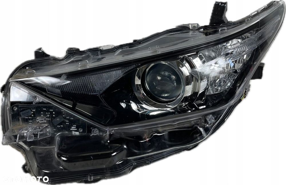 TOYOTA AURIS II 2 LIFT 2015 - LAMPA LEWA PRZÓD 81170-02K30 23.02.2020 - 1