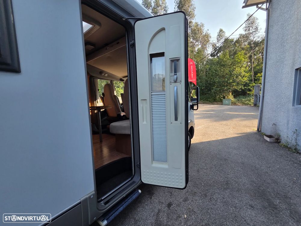 Burstner Aviano 725i cama central - 22