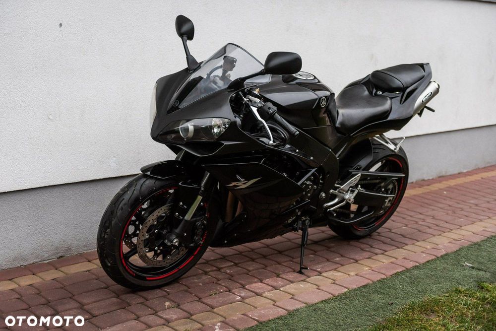 Yamaha R1 - 7