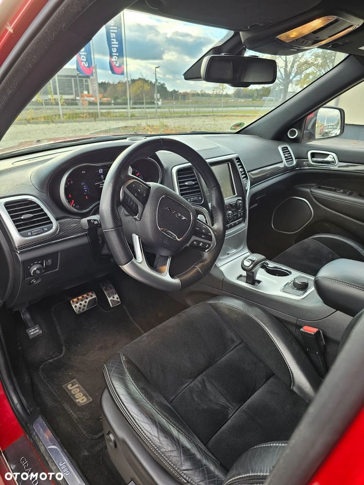 Jeep Grand Cherokee - 23