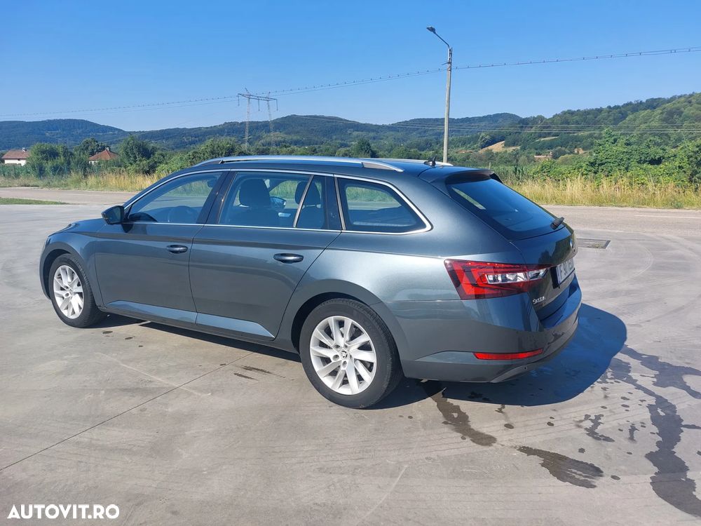 Skoda Superb 2.0 TDI DSG Ambition - 5