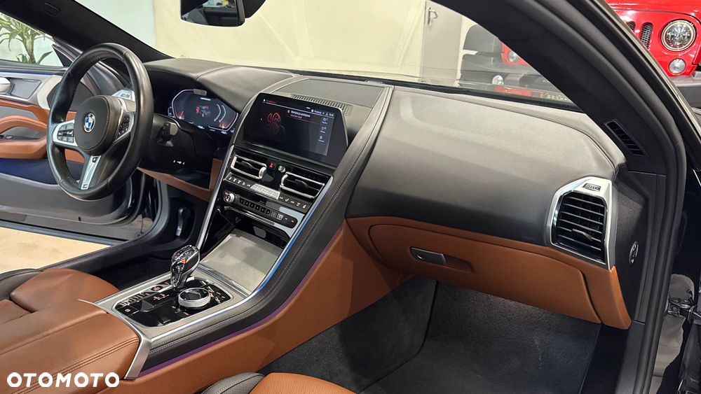 BMW Seria 8 - 32