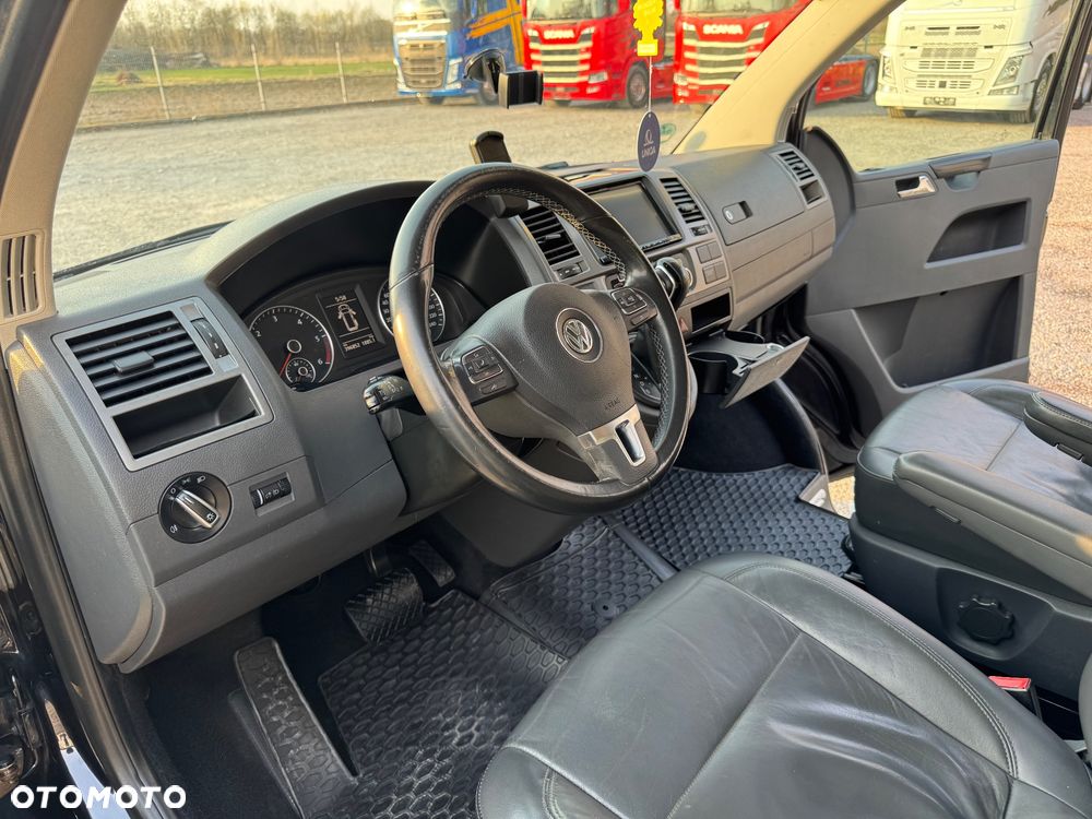 Volkswagen Caravelle - 14