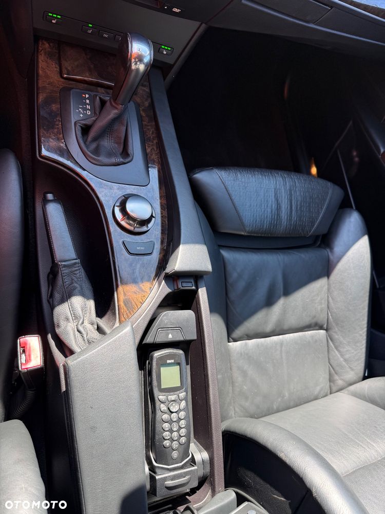 BMW Seria 5 545i - 24