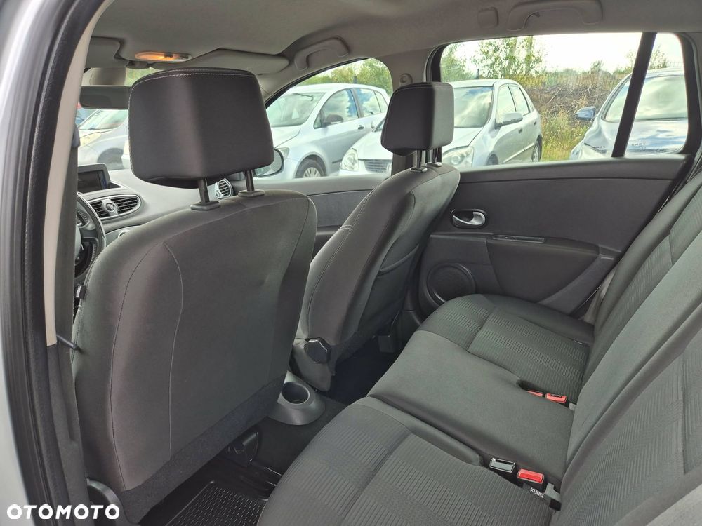Renault Clio - 24