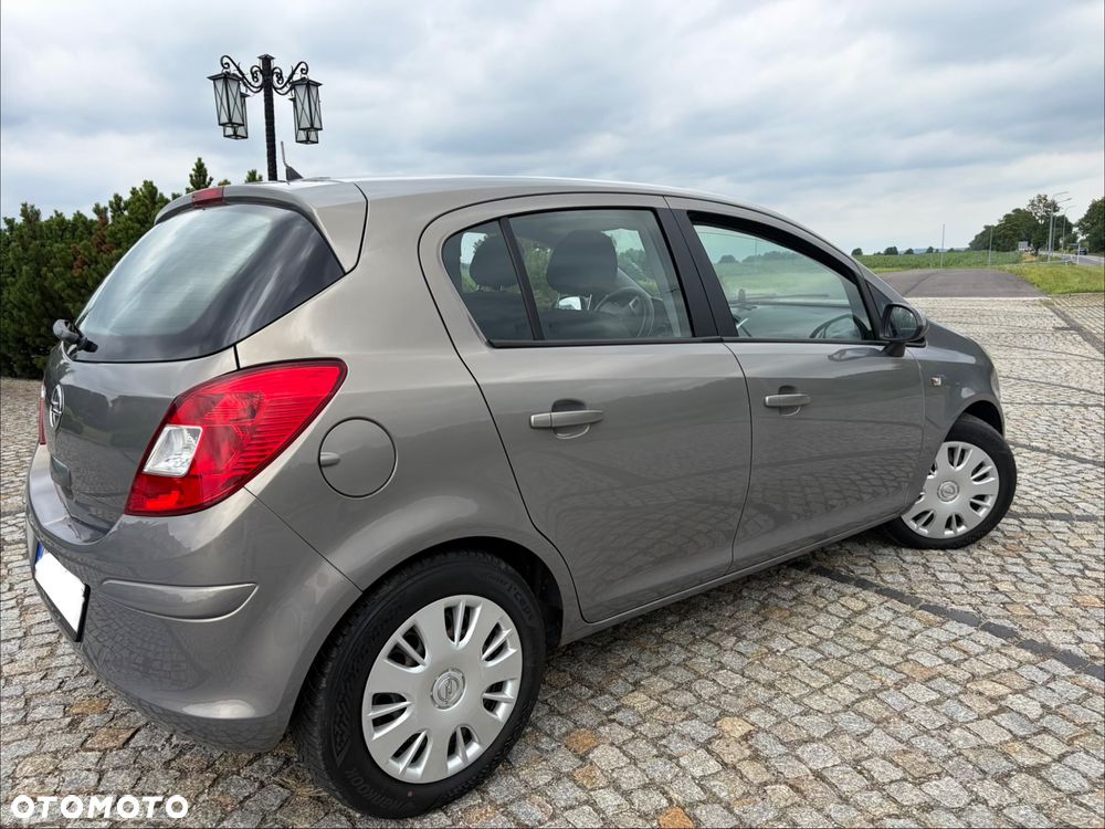 Opel Corsa 1.2 16V Essentia - 5