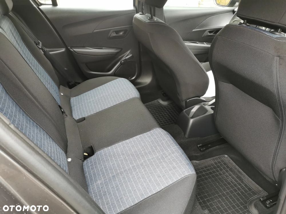 Peugeot 208 - 8