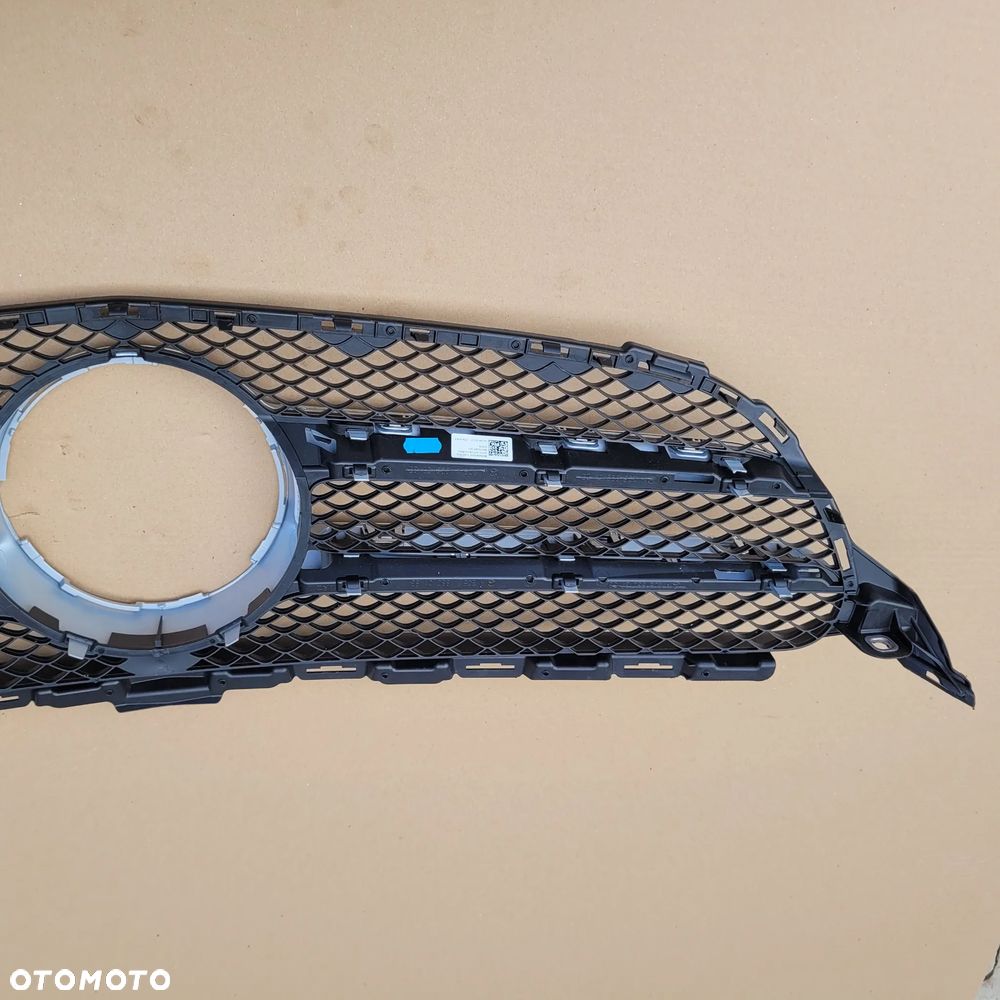 GRILL ATRAPA MERCEDES C KLASA A205 880 01 83 - 5