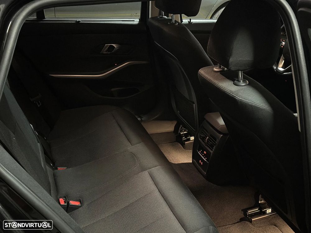 BMW 320 d Touring Auto - 25