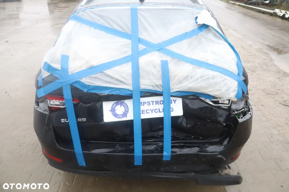 Skoda Superb 2.0 TDI Sportline DSG - 17