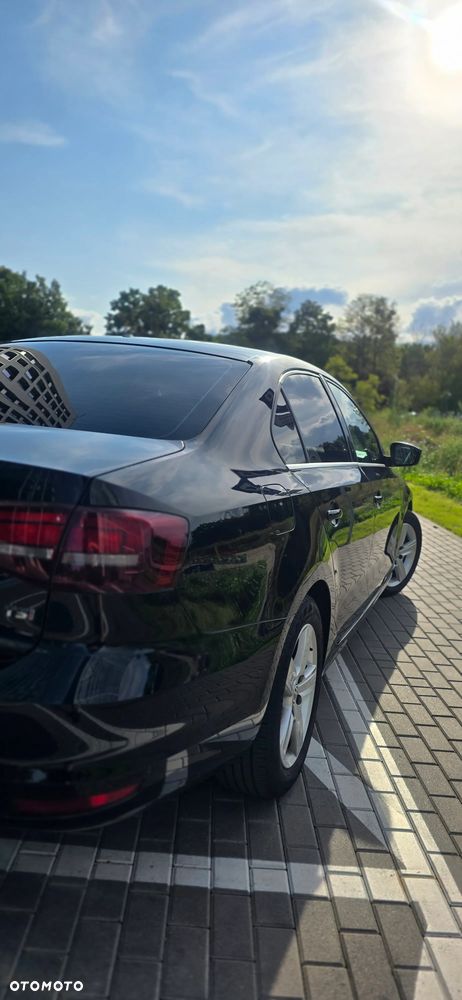 Volkswagen Jetta - 11