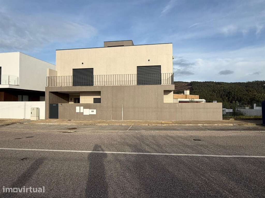 Moradia Isolada M5 com garagem , Quinta Lomba - Grande imagem: 2/34