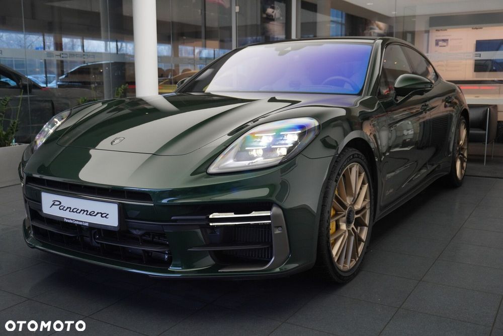 Porsche Panamera - 4