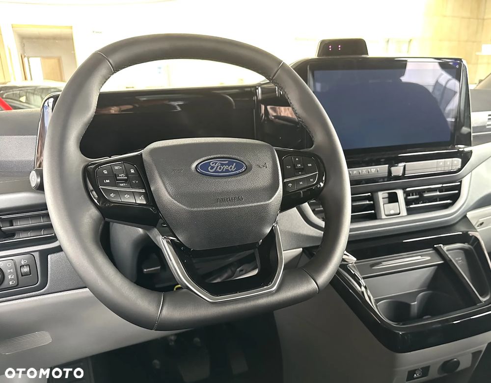 Ford Tourneo Custom - 9
